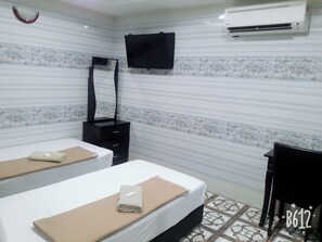 Double Room | Free WiFi, bed sheets - Ark Hotel Melawati (Taman Melawati)