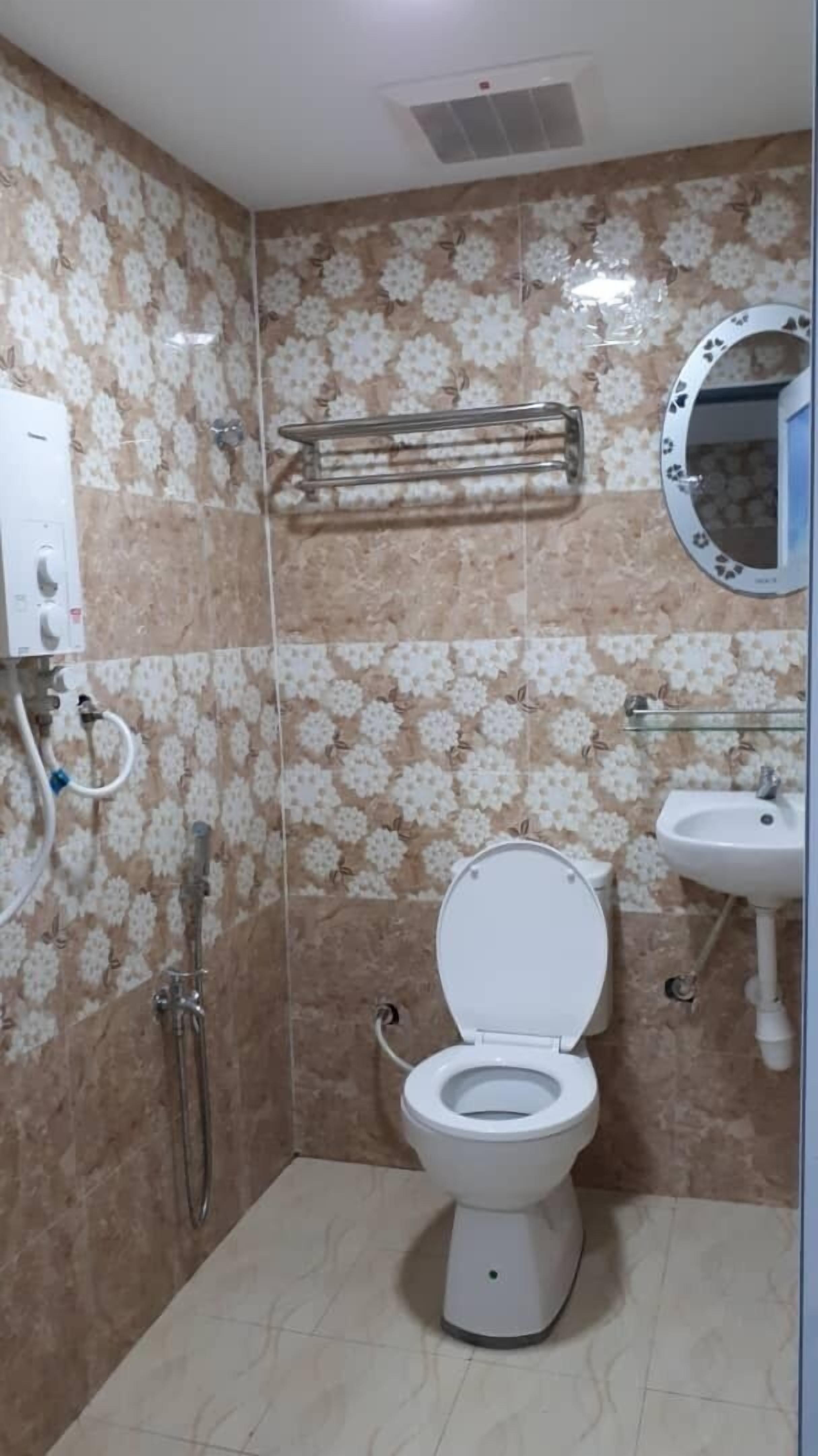 Dusj, toalettartikler (inkludert), hårføner og håndklær