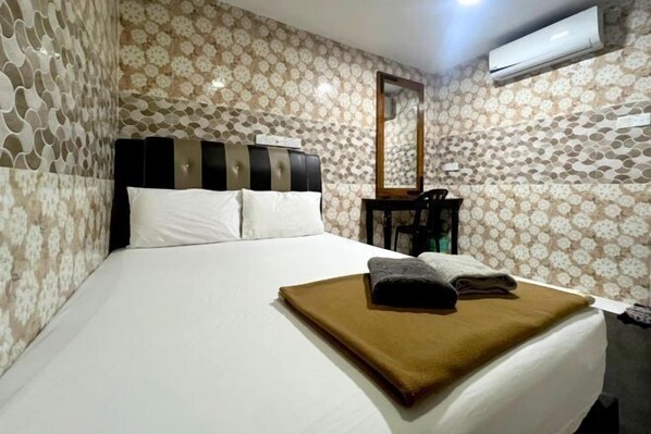 WiFi (無料)、ベッドシーツ