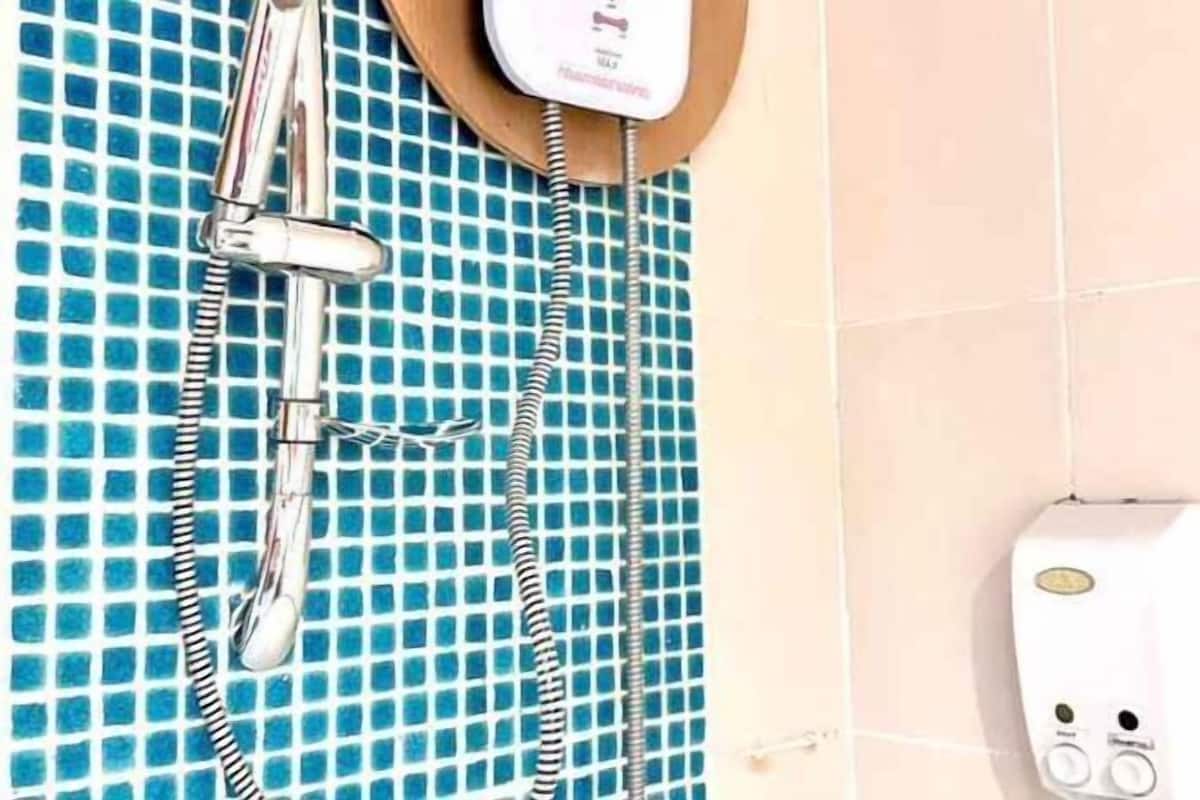 Bathroom | Shower, free toiletries, slippers, towels