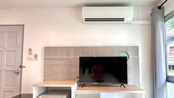 Deluxe Double Room | In-room safe, blackout drapes, free WiFi