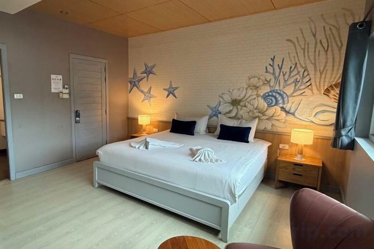 Peti besi dalam bilik, langsir/tirai gelap terus, Wi-fi percuma 