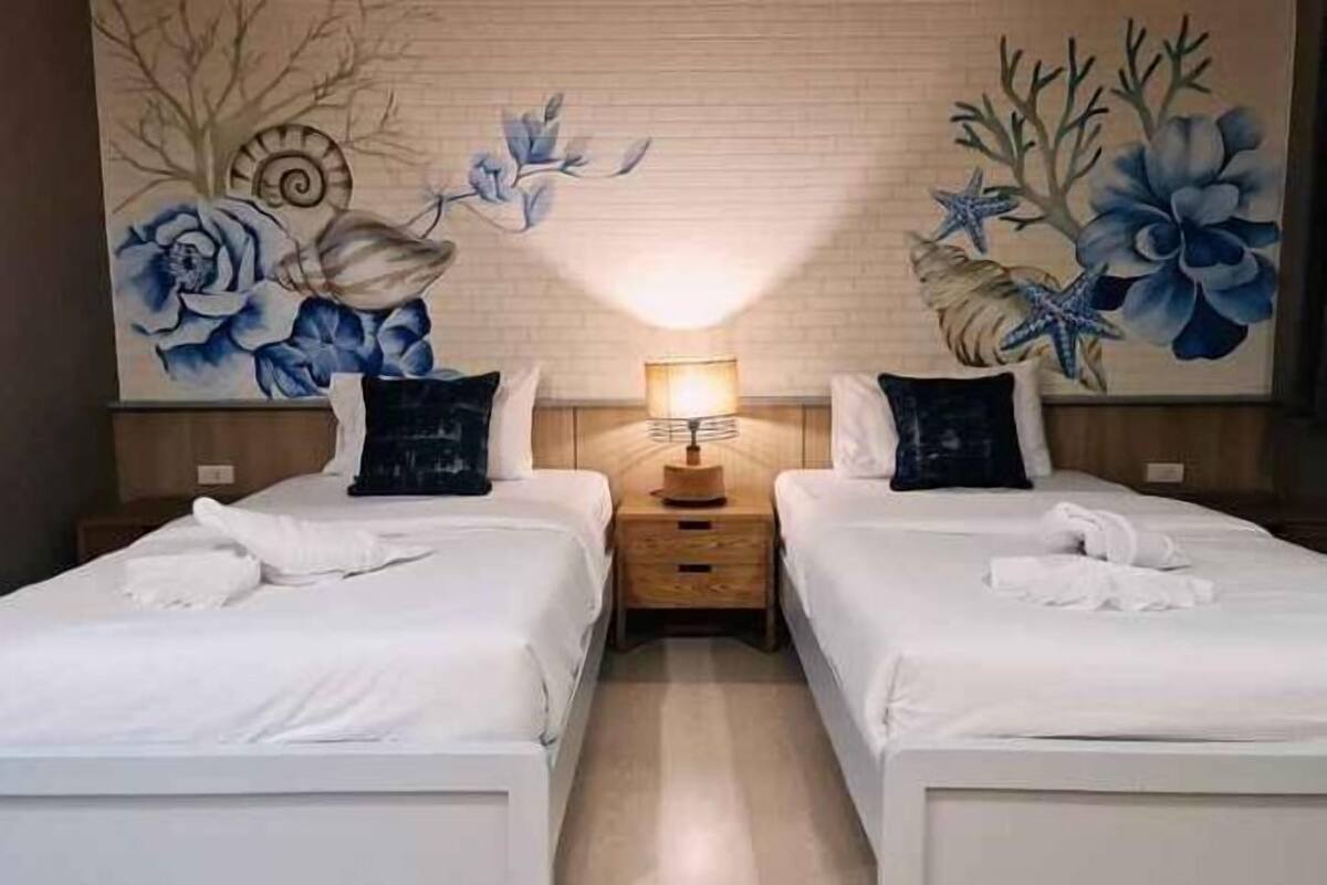 In-room safe, blackout drapes, free WiFi