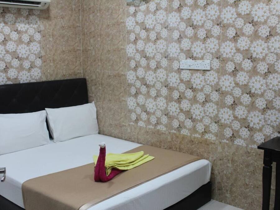 Free WiFi, bed sheets
