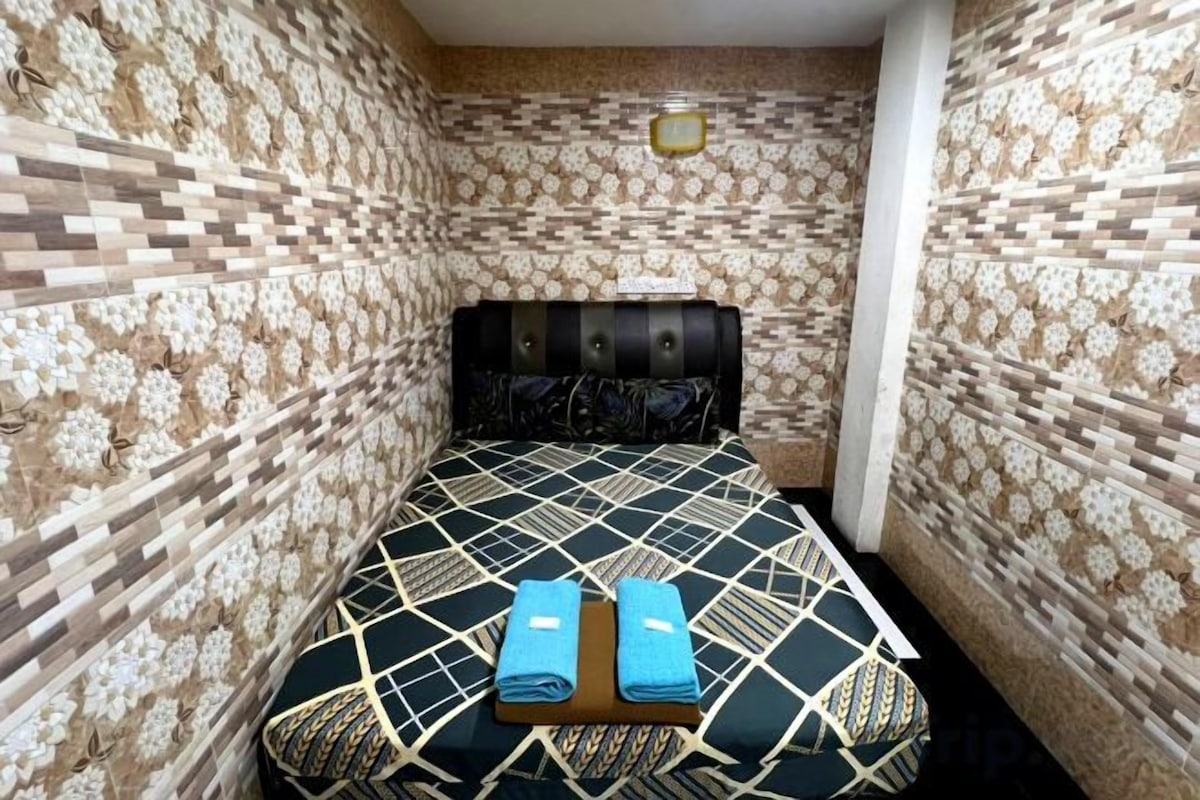 WiFi (free), bed sheets