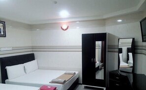 Double Room | Free WiFi, bed sheets - New Kajang Hotel (Kajang)