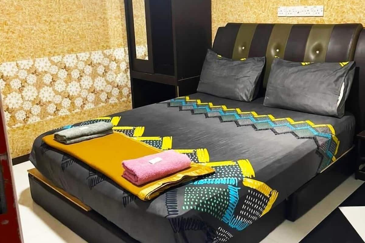Double Room | Free WiFi, bed sheets