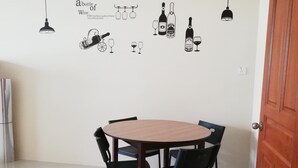 Familie huis | Dineren op de kamer