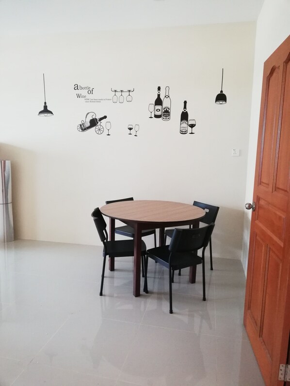 Family House | In-room dining