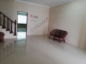 Family House | Living room | Plasma TV - Ray'S Homestay (Sibu)
