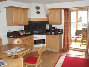 Kühlschrank, Ofen, Herdplatte, Geschirrspüler