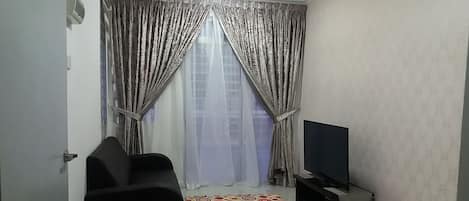 Family House, 3 Bedrooms, Smoking | Living room | LCD TV