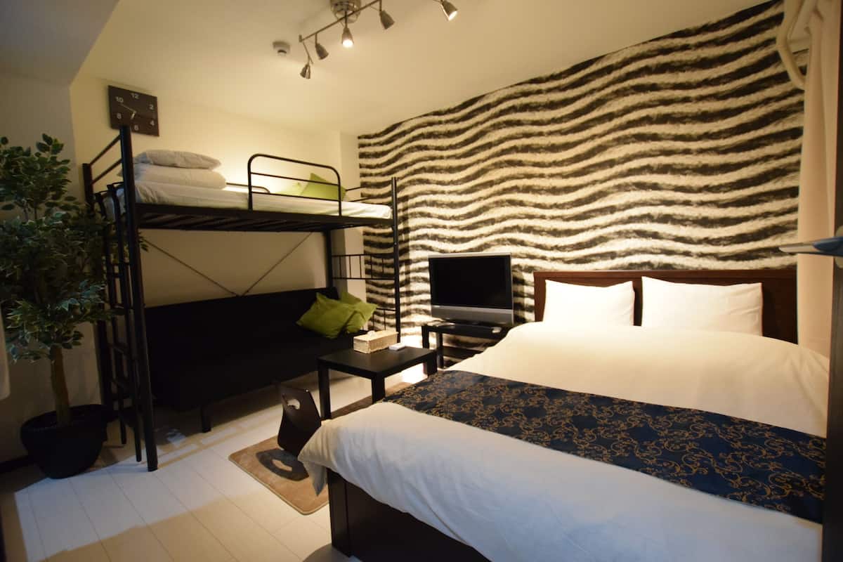 Blackout curtains, free WiFi