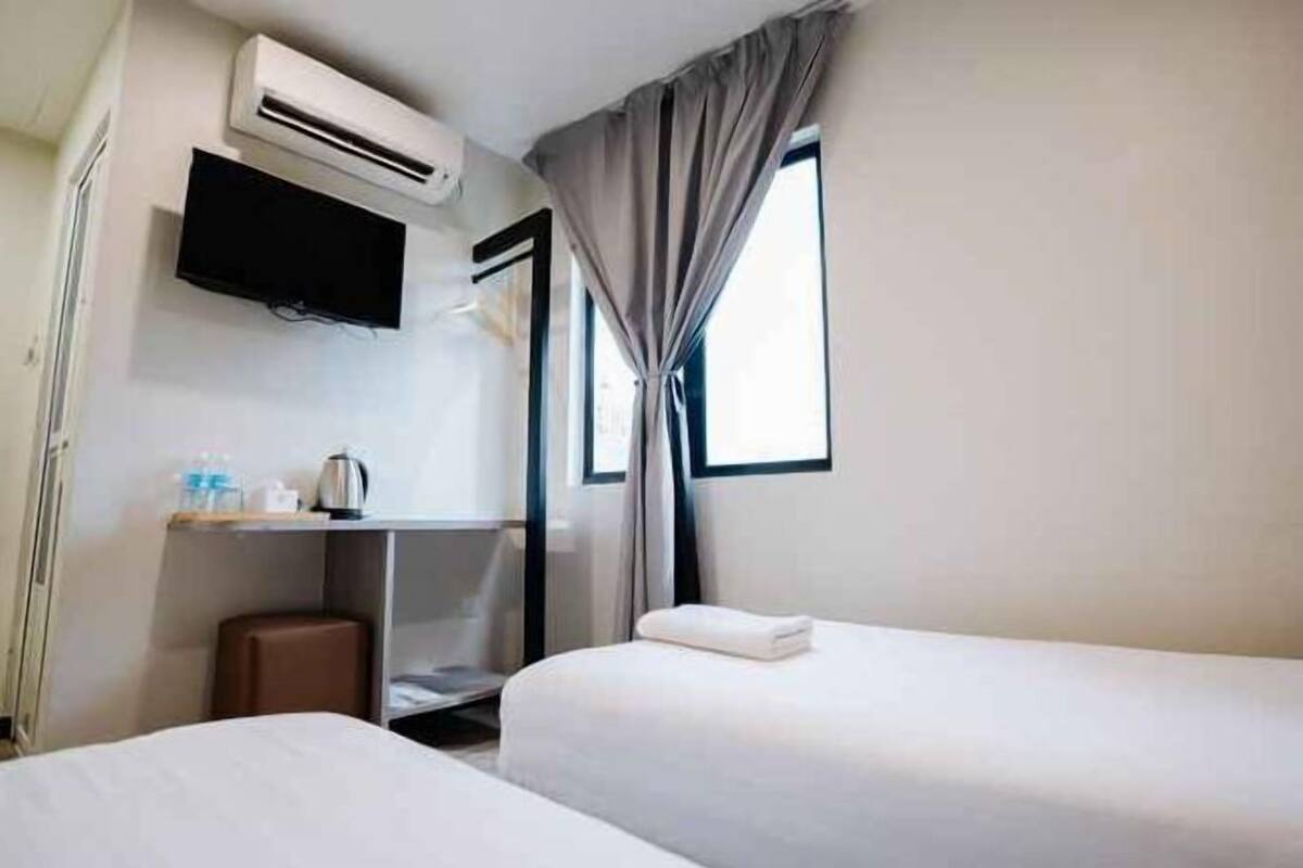 Bureau, rideaux occultants, Wi-Fi gratuit, draps fournis