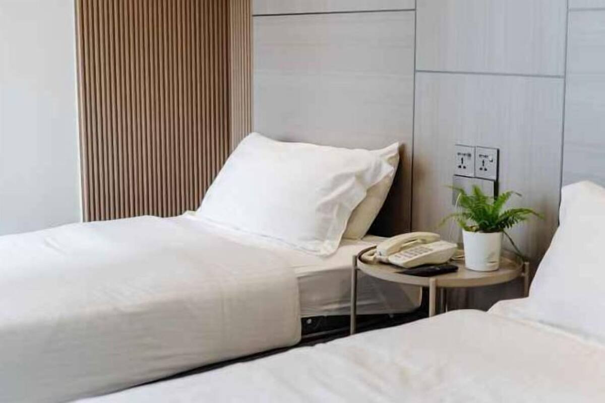 Bureau, rideaux occultants, Wi-Fi gratuit, draps fournis