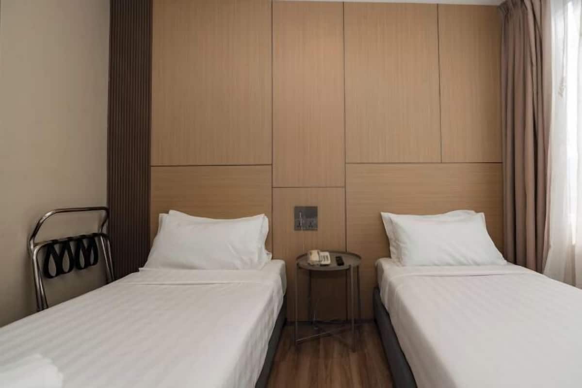 Bureau, rideaux occultants, Wi-Fi gratuit, draps fournis