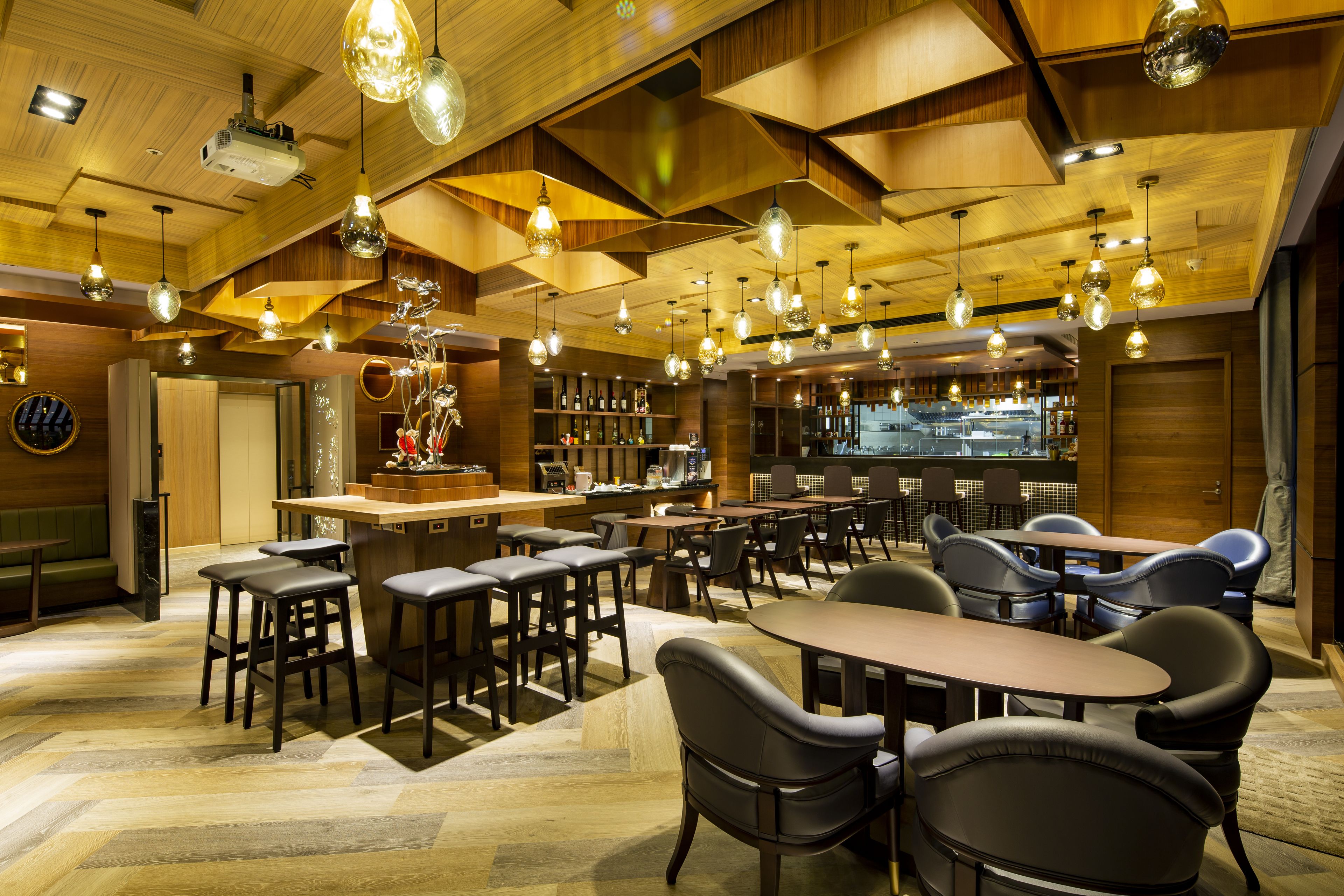 Daily full breakfast (TWD 605 per person)