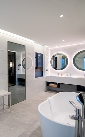 Premier Studio Suite, 1 King Bed, Non Smoking | Private spa tub - Just Palace (Taipei)