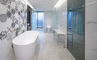 Premier Studio Suite, 1 King Bed, Non Smoking | Bathroom | Free toiletries, hair dryer, electronic bidet, towels