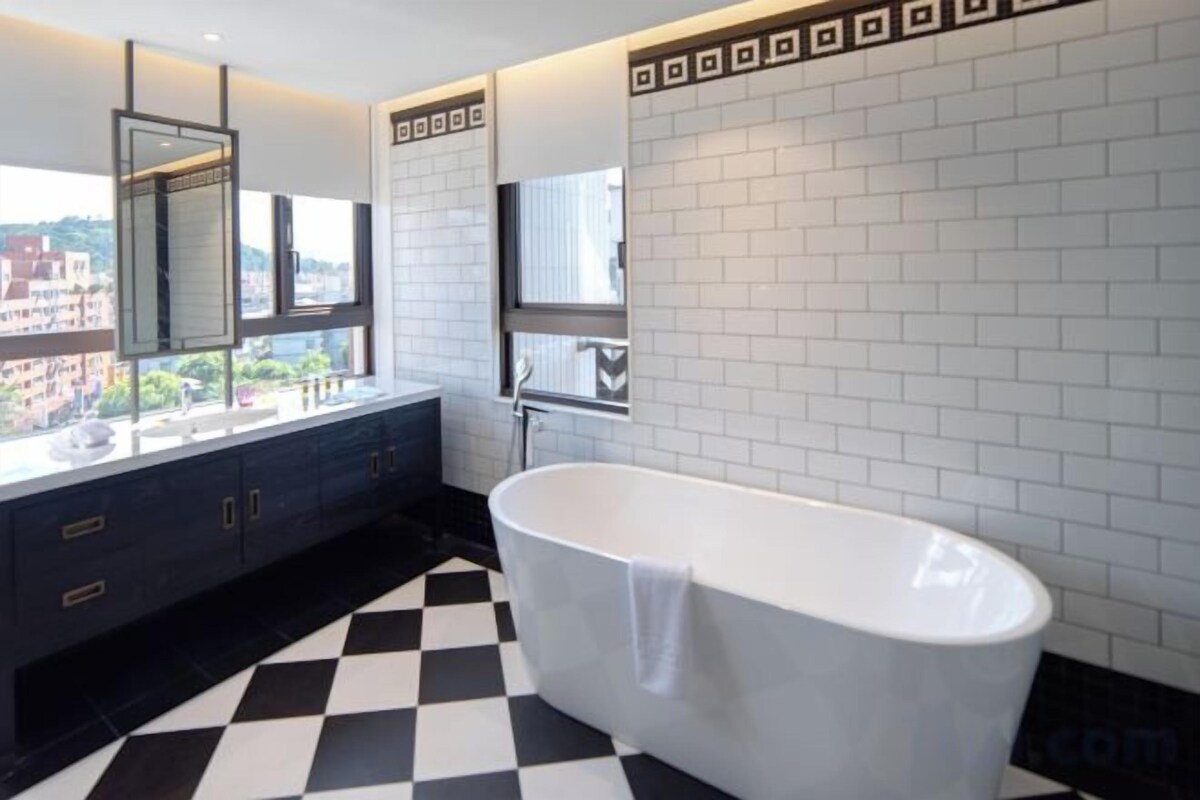 Baño | Artículos de higiene personal gratuitos y secador de pelo