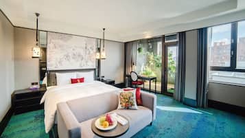 Deluxe Double Room, 1 King Bed, Non Smoking | In-room safe, blackout curtains, free WiFi, bed sheets