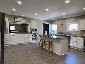 冰箱、微波炉、烤箱、炉灶