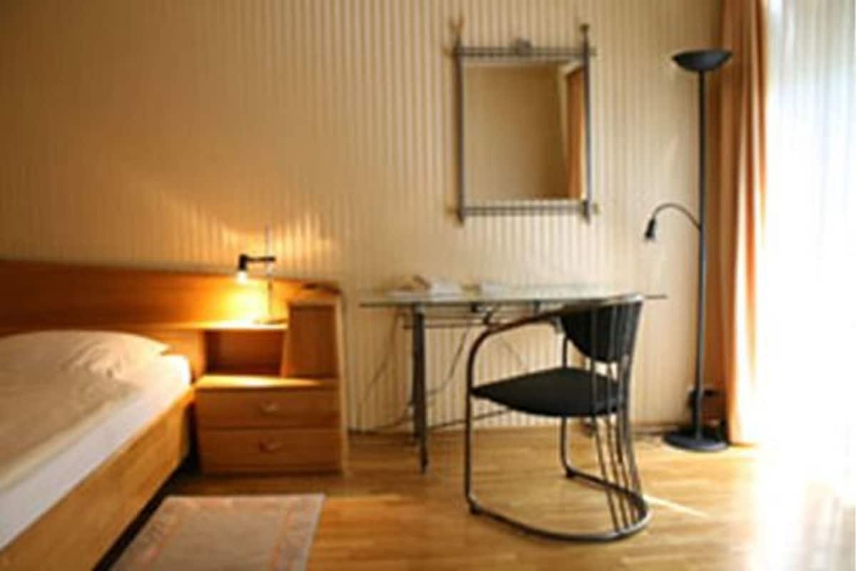 individually decorated, individually furnished, desk