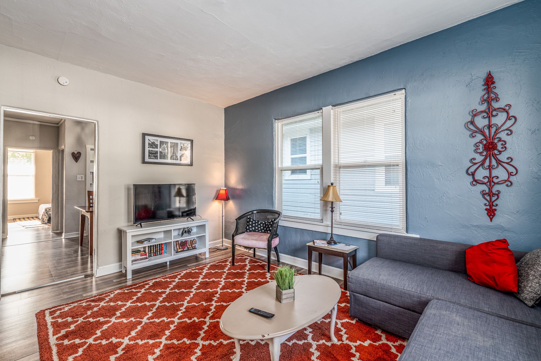 Vintage French Beauty - Newly Renovated & Spacious