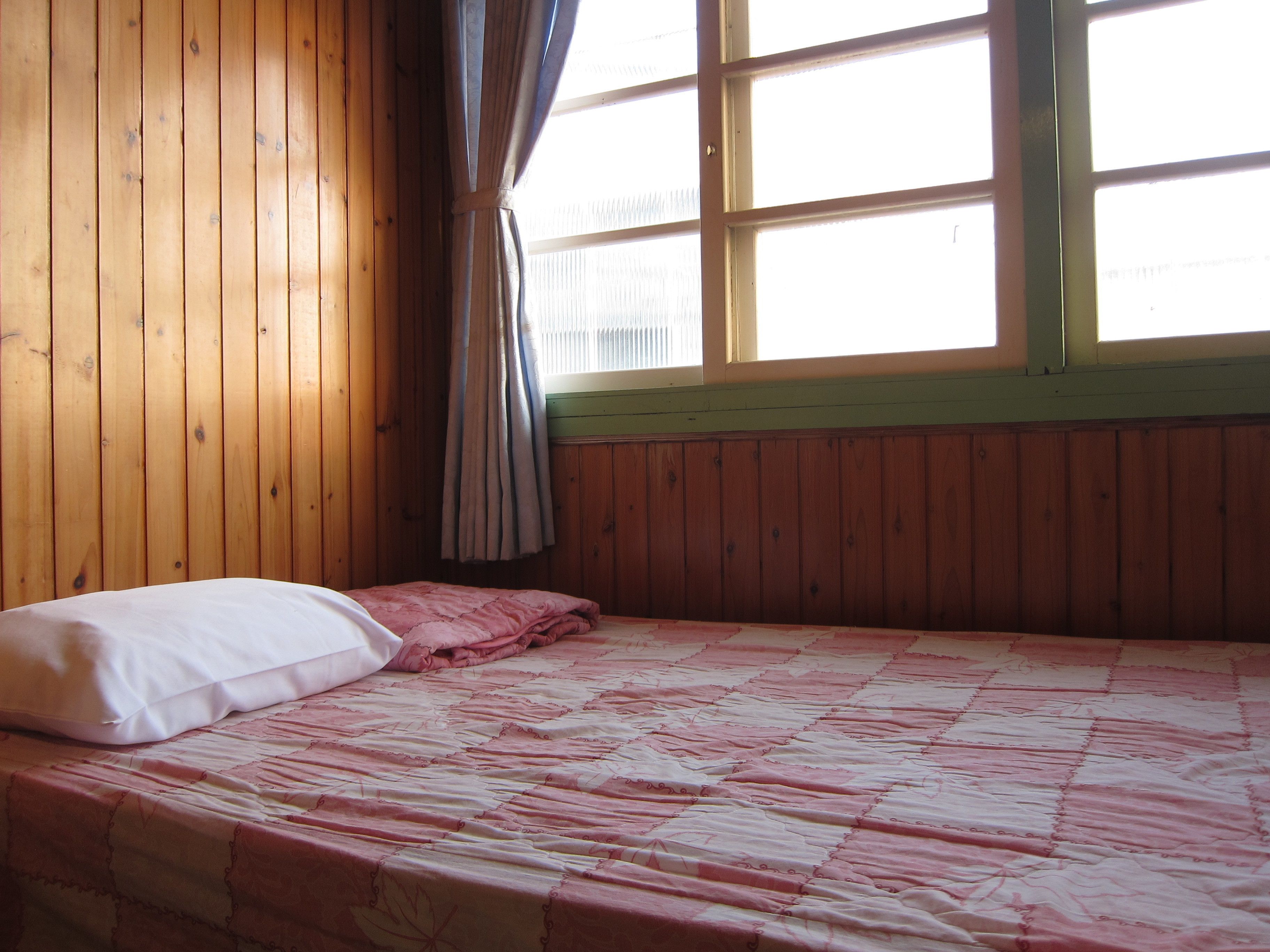 Habitación triple estándar | Escritorio, cortinas blackout, wifi gratis y ropa de cama 