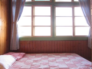 Habitación triple estándar | Escritorio, cortinas blackout, wifi gratis y ropa de cama 