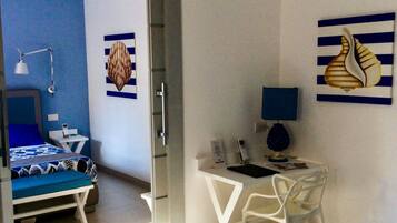 Phòng đôi hoặc 2 giường đơn Deluxe | Chăn bông, minibar, két bảo mật tại phòng, màn/rèm cản sáng