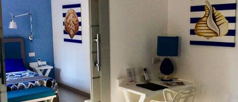 Deluxe kamer, 1 twee- of 2 eenpersoonsbedden | Donzen dekbedden, een minibar, een kluis op de kamer