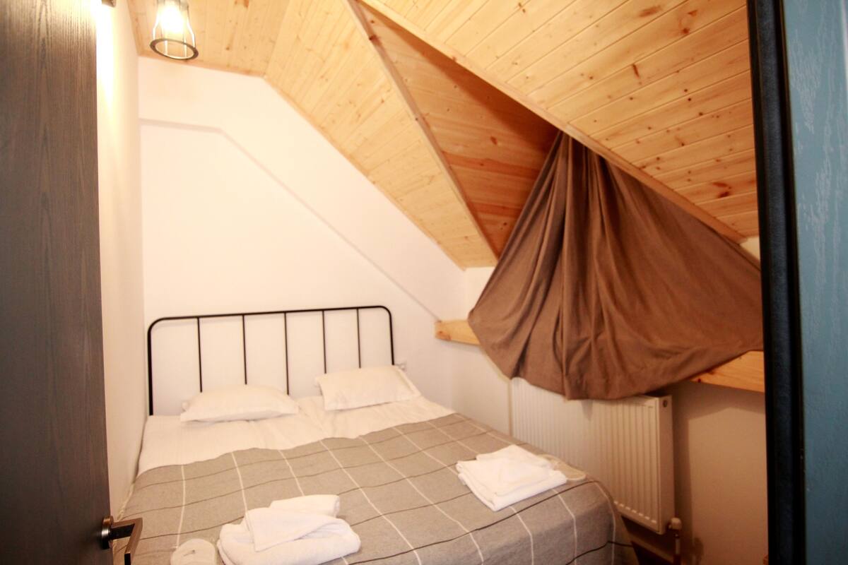 Standard Apartment, Mountain View | In-room safe, soundproofing, cots/infant beds, free WiFi
