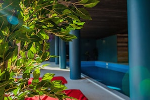Indoor pool, sun loungers