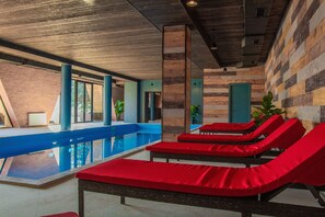Indoor pool, pool loungers - Panorama By Mgzavrebi (Borjomi)