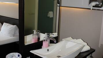 Double Room (Parkside) | Bathroom | Deep-soaking bathtub, hair dryer, towels