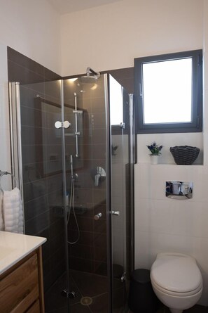 Towels - Eduard Bernstein (Tel Aviv)