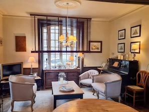 Bar-salon dans le hall