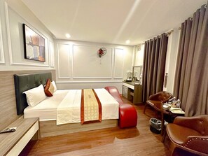 Executive Double Room | Minibar, desk, soundproofing, free WiFi