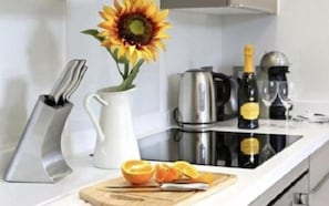 Apartment, 2 Bedrooms, Non Smoking | Private kitchen