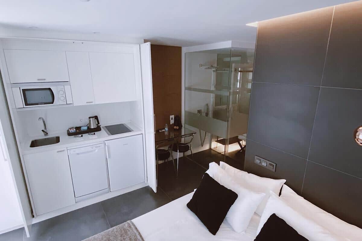 superior apartment, 1 queen bed | premium bedding, down duvets, in-room safe, individually decorated