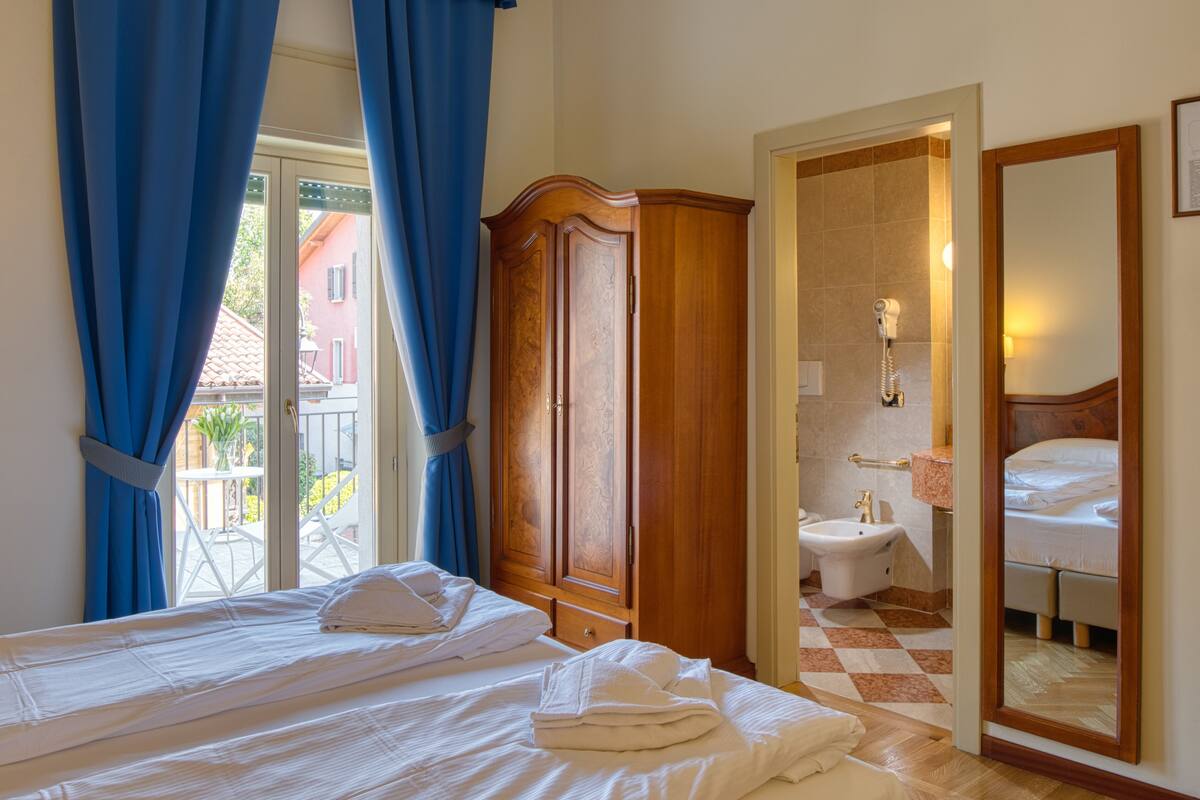 down duvets, minibar, in-room safe, desk