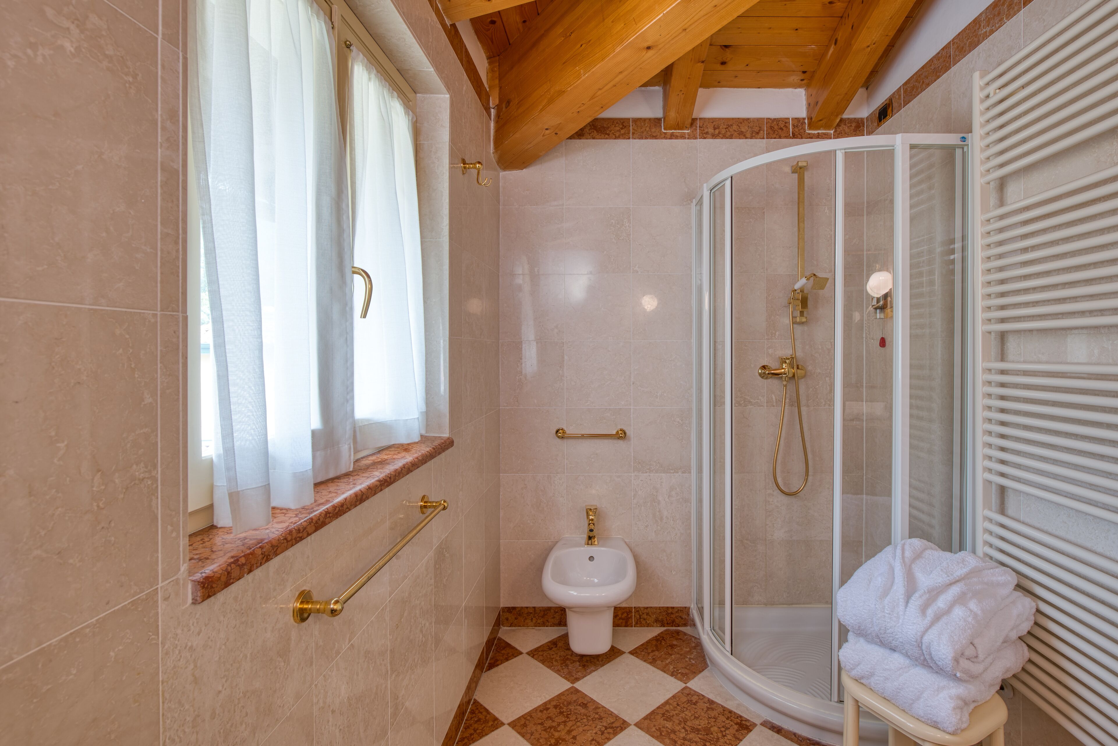superior double or twin room | bathroom | combined shower/bathtub, hair dryer, bidet, towels