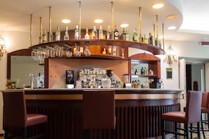 Bar (trong khuôn viên)