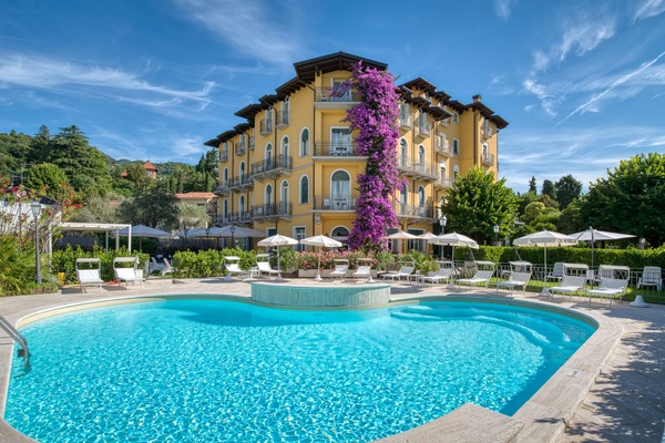 Seasonal outdoor pool, open 9:00 AM to 7:00 PM, pool umbrellas