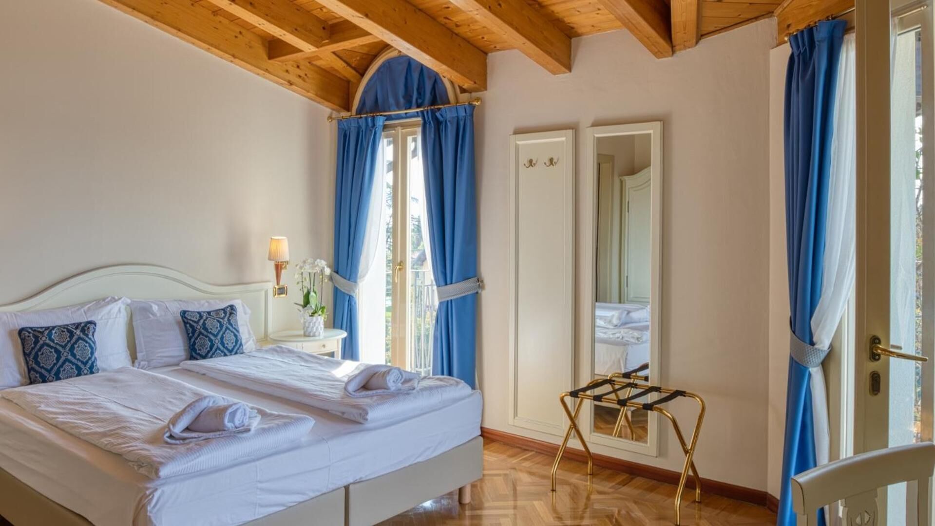 down duvets, minibar, in-room safe, desk