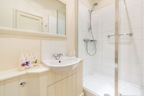 Double Room | Bathroom