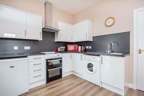 Cottage | Private kitchen | Fridge, microwave, oven, stovetop - 1 The Byre, Cromarty (Cromarty)