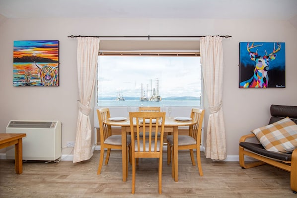 Cottage | Dining