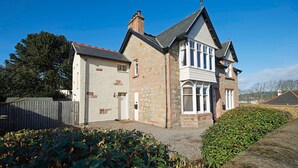 Cottage | Interior - Braevellie Apartment (Inverness)